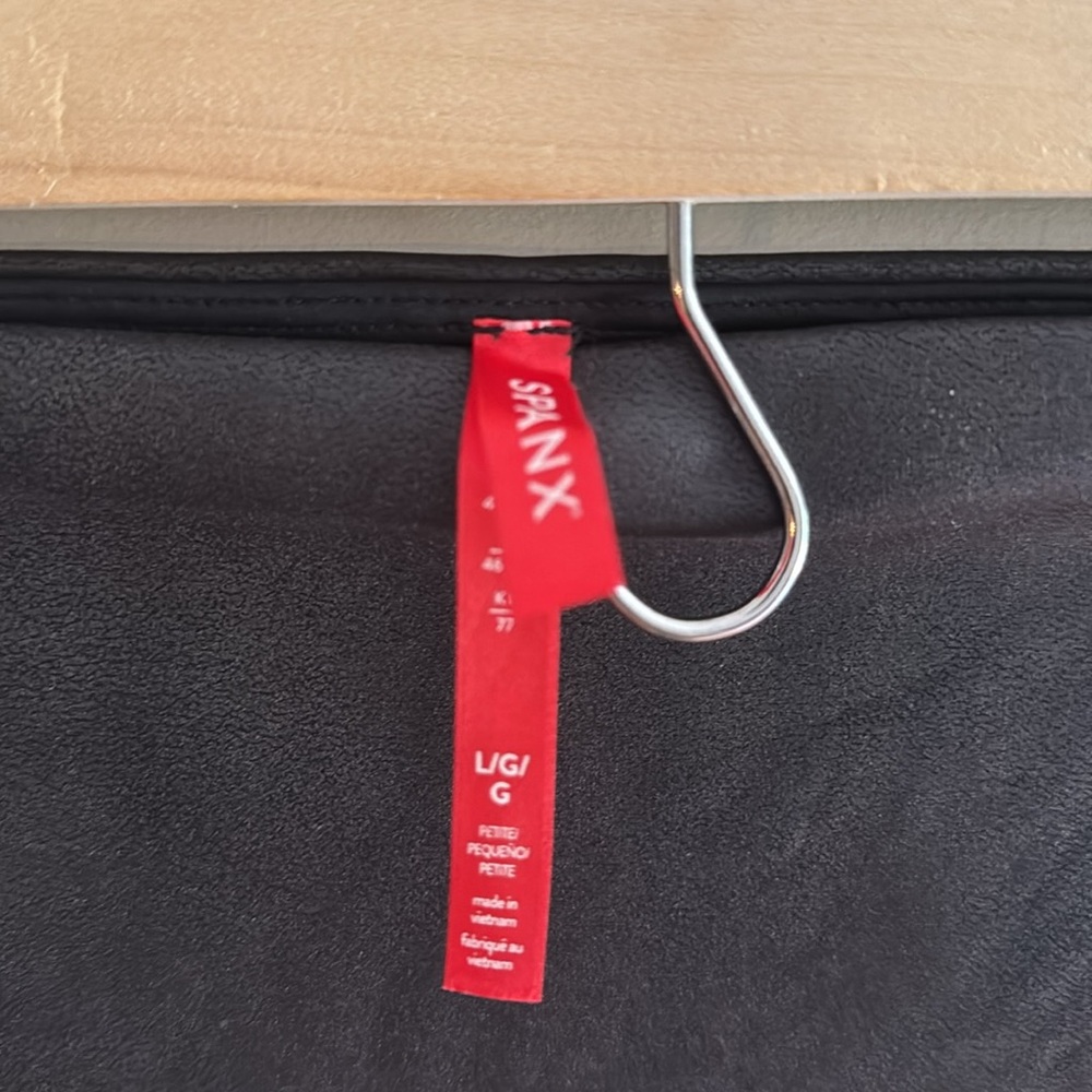 SPANX Petite Black Leggings - Picture 3 of 5